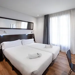 Petit Palace Arana Отель